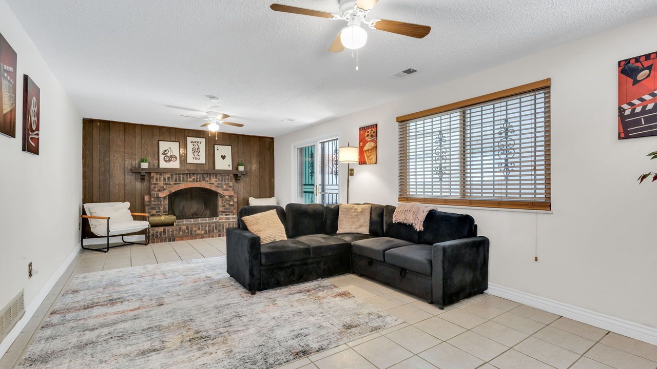 Photo of Livingroom in South Westminster