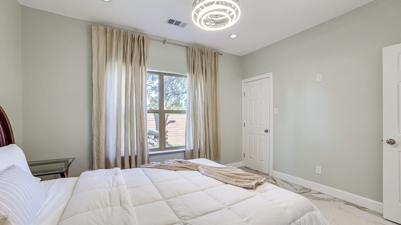 Photo of Bedroom in Oak Point