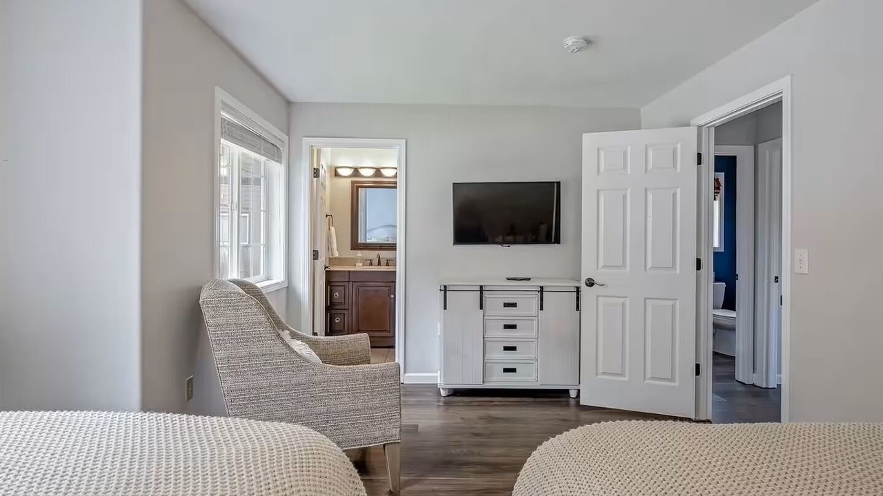 Photo of Bedroom in Sunland Estates