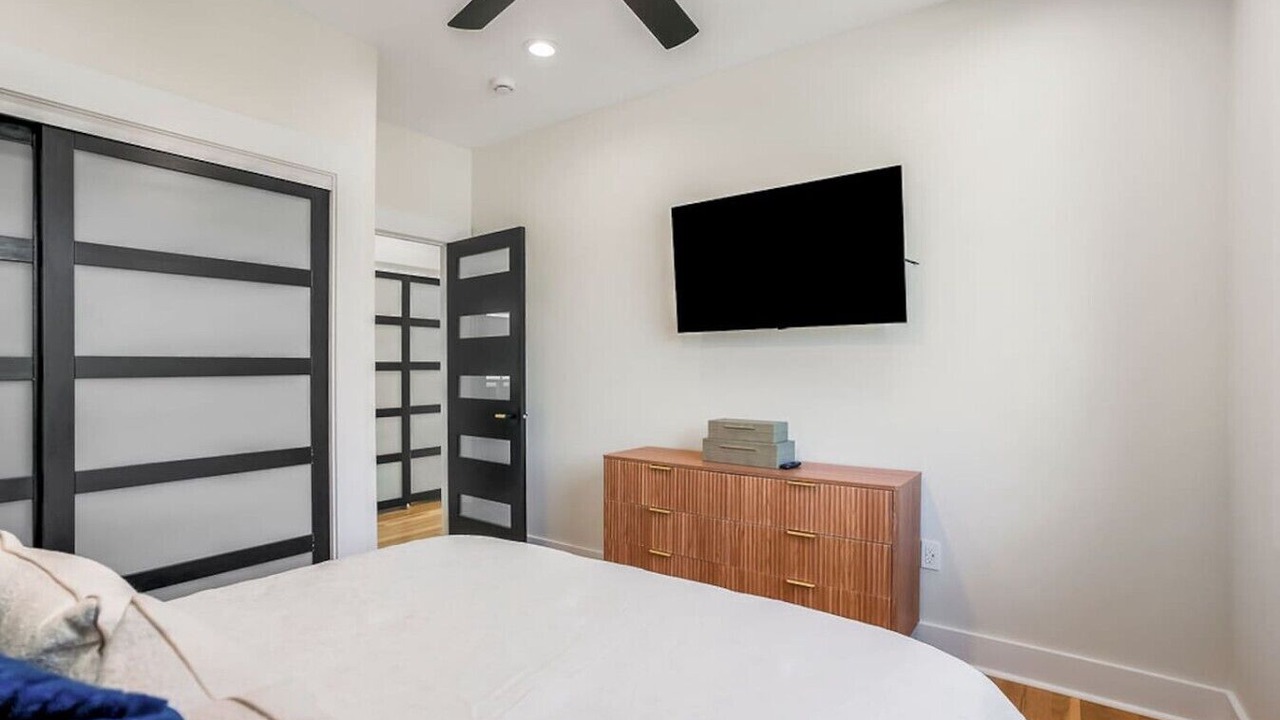 Photo of Bedroom in West Plaza