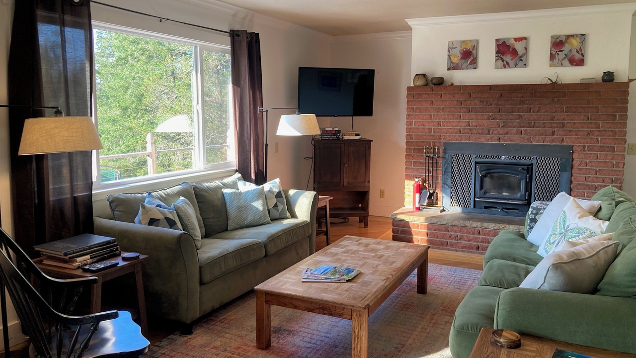 Photo of Livingroom in Eastsound