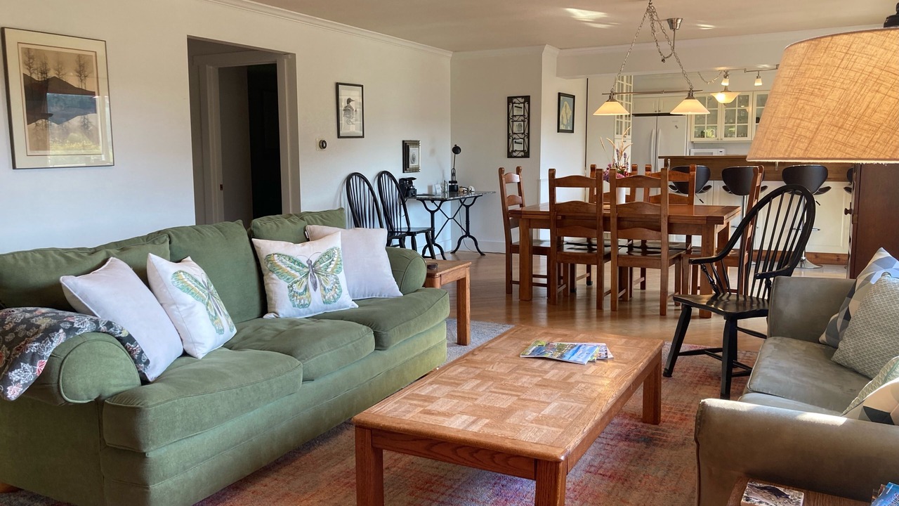 Photo of Livingroom in Eastsound