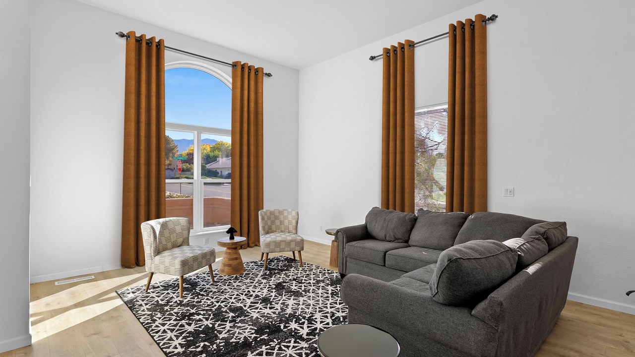 Photo of Livingroom in Northeast Heights