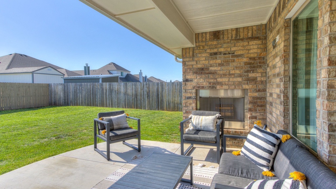 Photo of Patio Balcony in Yukon