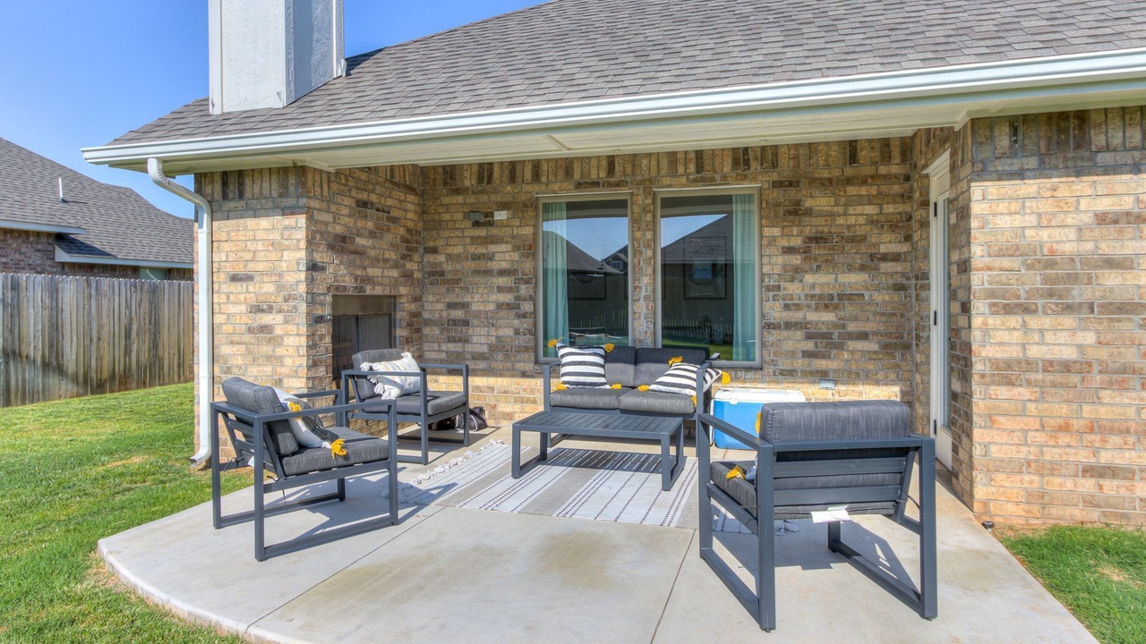 Photo of Patio Balcony in Yukon
