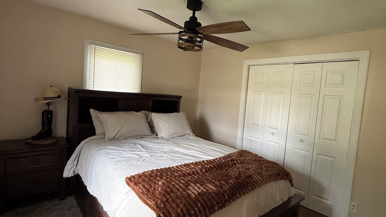 Photo of Bedroom in Solomon