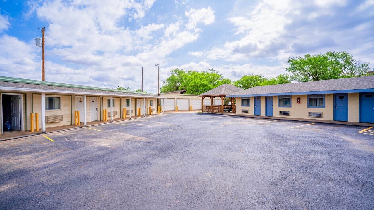 Photo of Outdoor in Ira