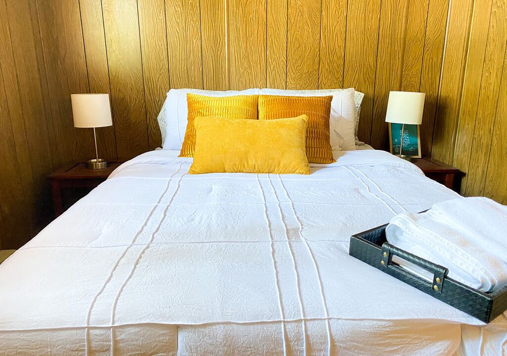 Photo of Bedroom in Garden Valley