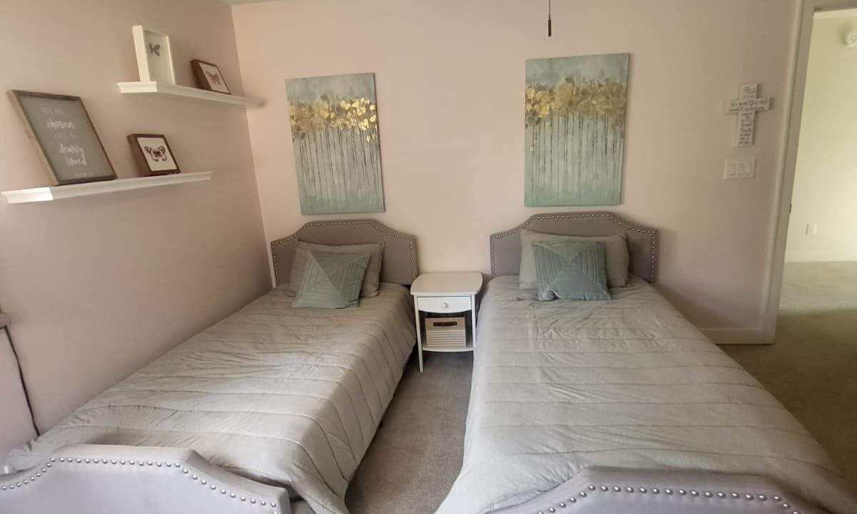 Photo of Bedroom in Hiwan Estates And Fairway