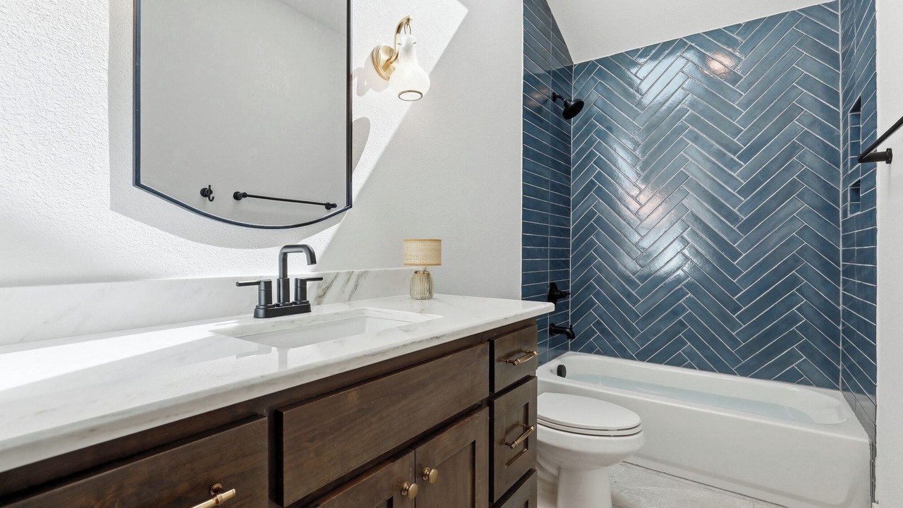 Photo of Bathroom in Rainbow