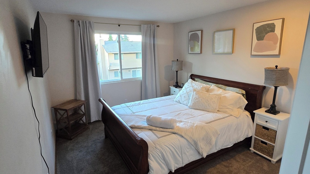 Photo of Bedroom in Rollingbay