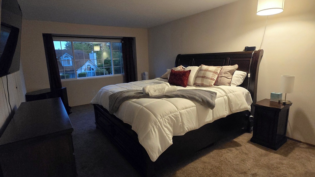 Photo of Bedroom in Rollingbay