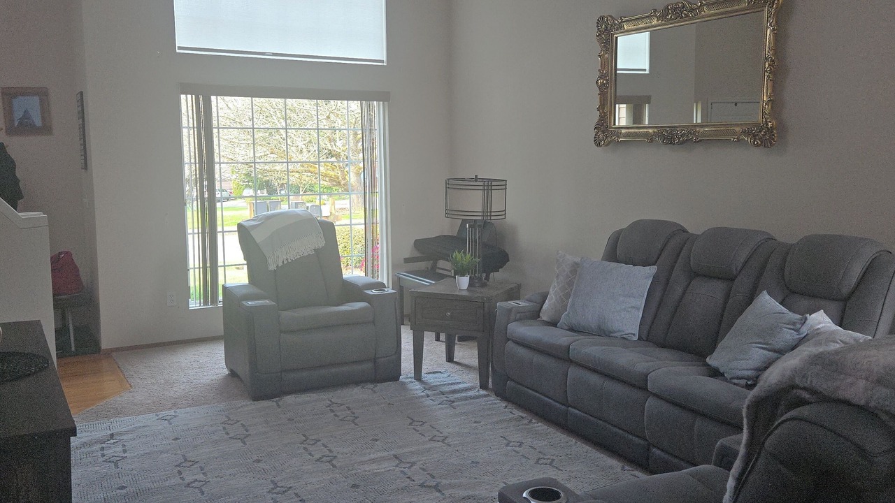 Photo of Livingroom in Rollingbay