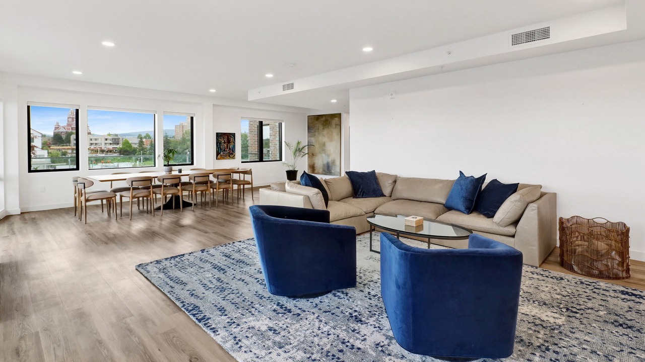 Photo of Livingroom in Central Business District