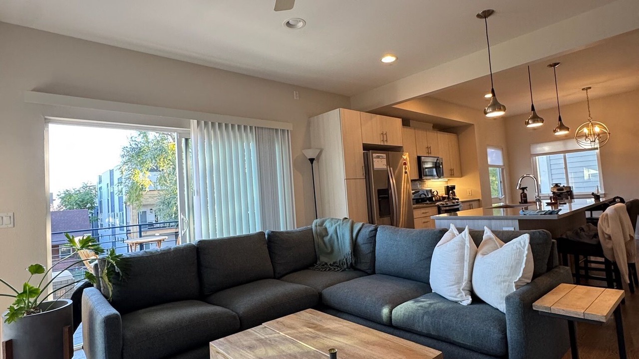 Photo of Livingroom in Jefferson Park