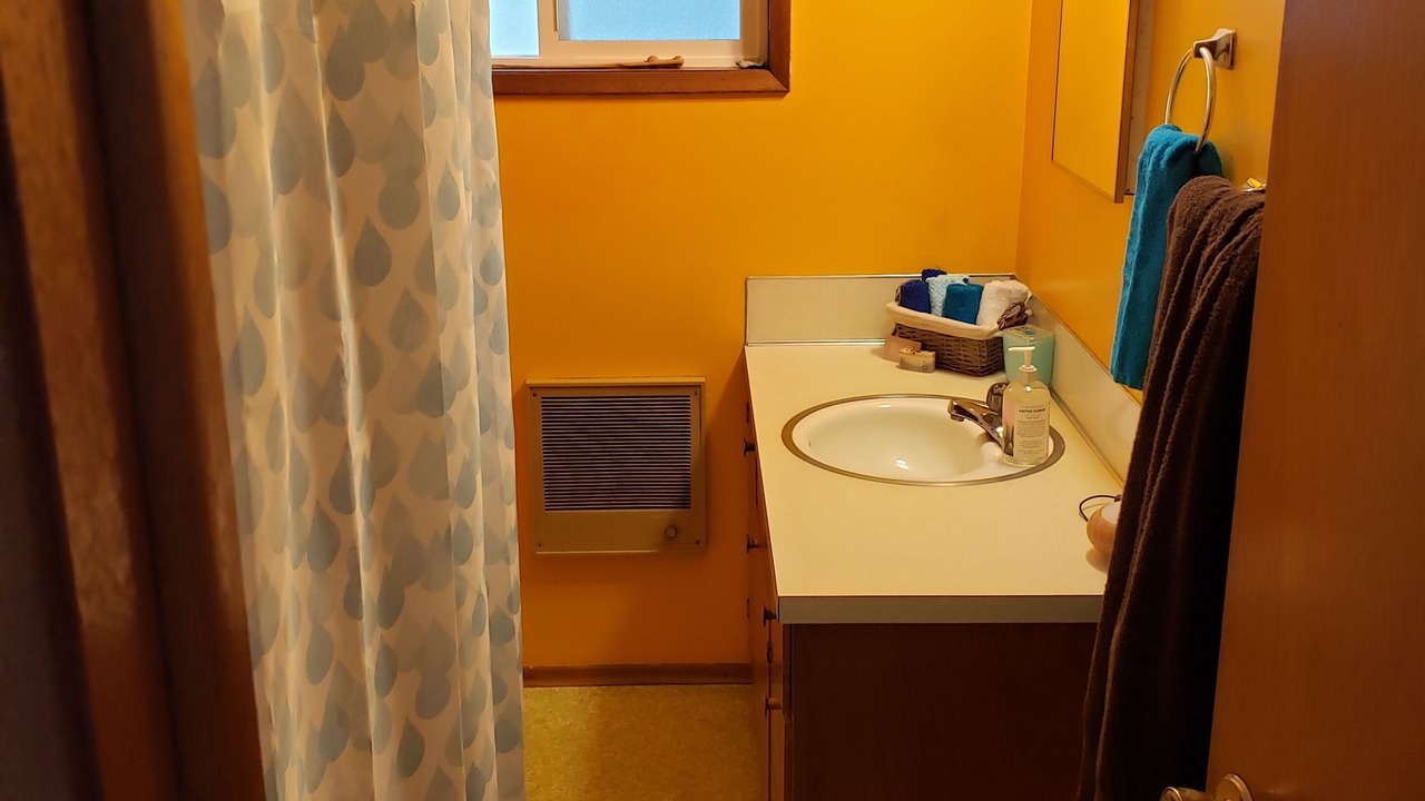 Photo of Bathroom in Oroville