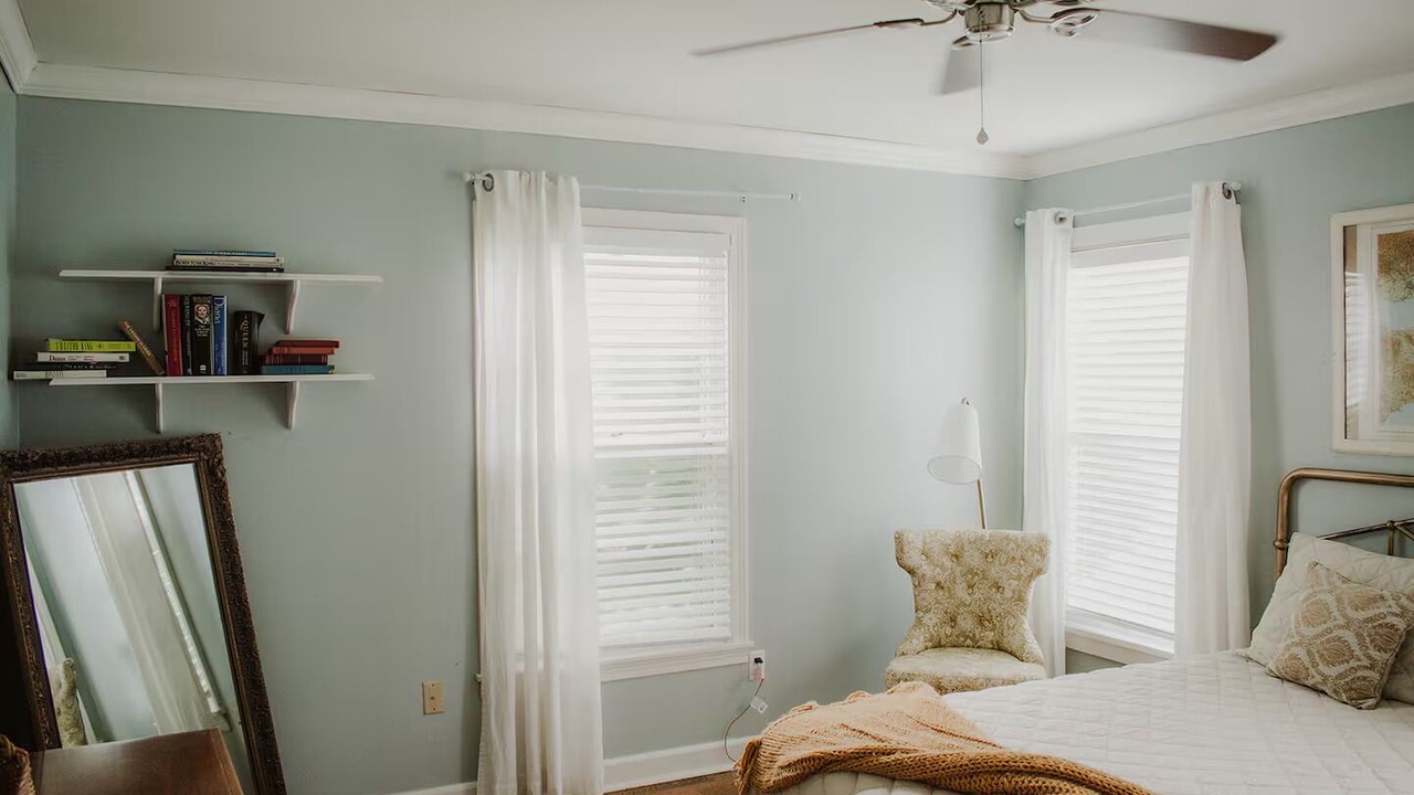 Photo of Bedroom in Sayles Blvd. Area