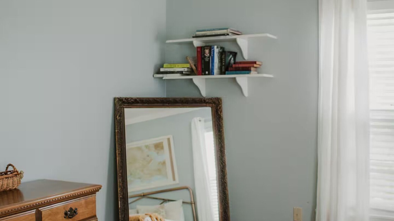 Photo of Bedroom in Sayles Blvd. Area