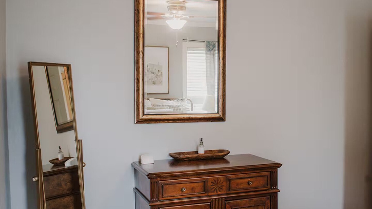 Photo of Bedroom in Sayles Blvd. Area