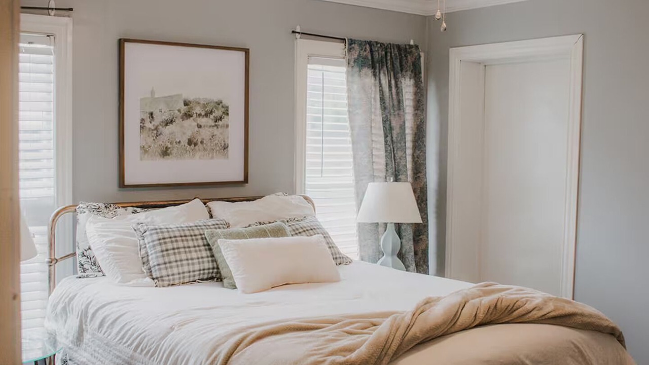 Photo of Bedroom in Sayles Blvd. Area