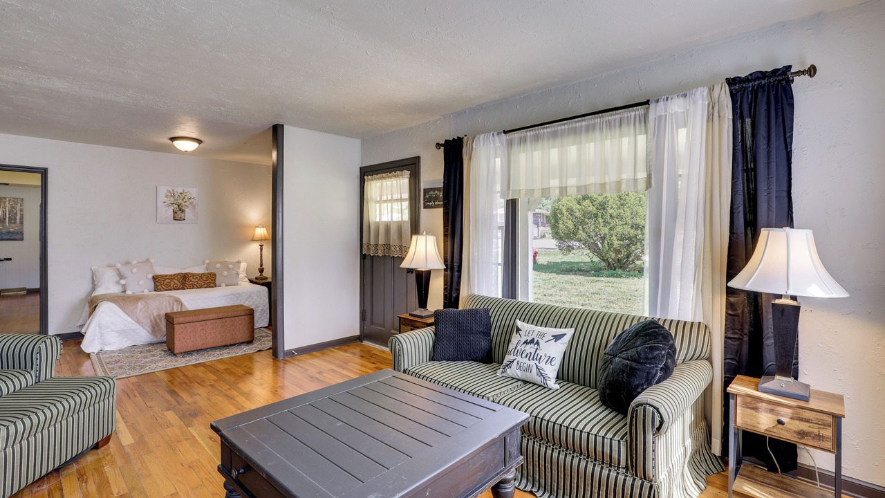Photo of Livingroom in Pleasant Valley