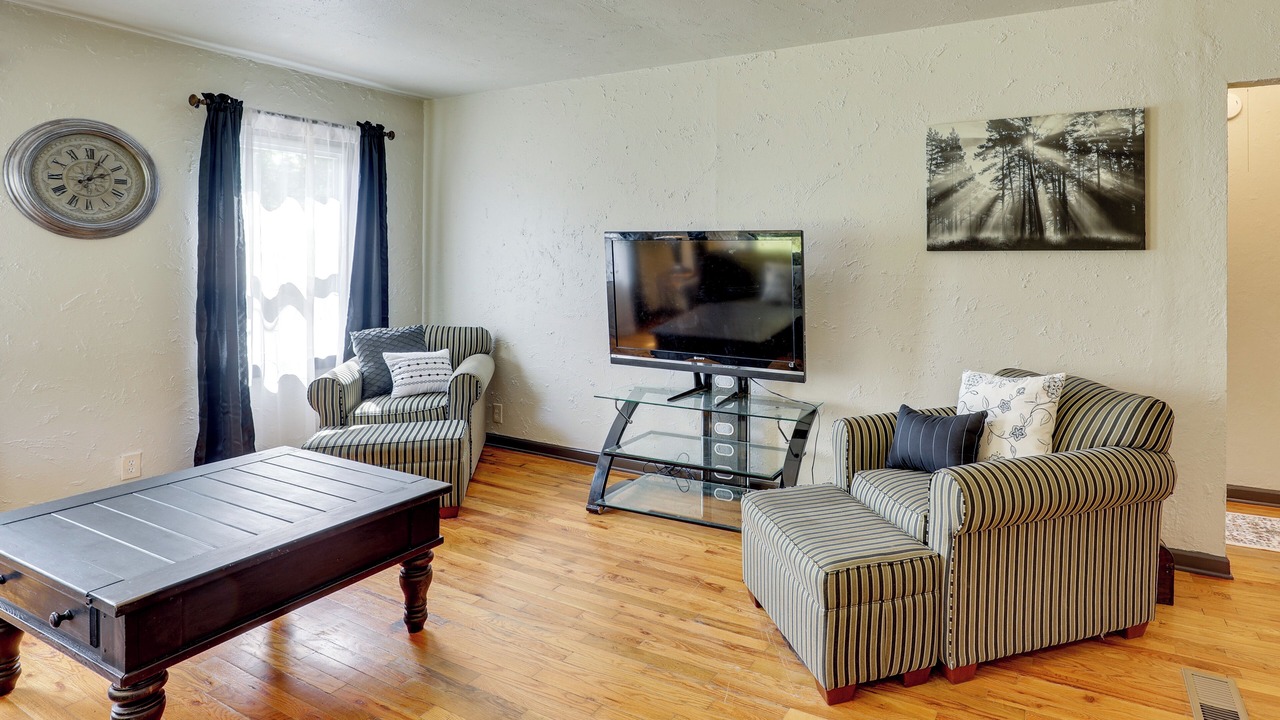 Photo of Livingroom in Pleasant Valley