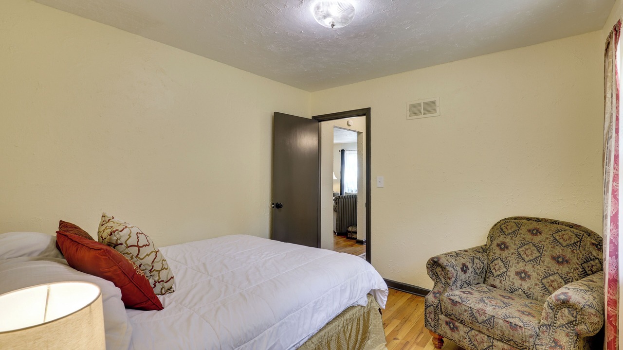 Photo of Bedroom in Pleasant Valley