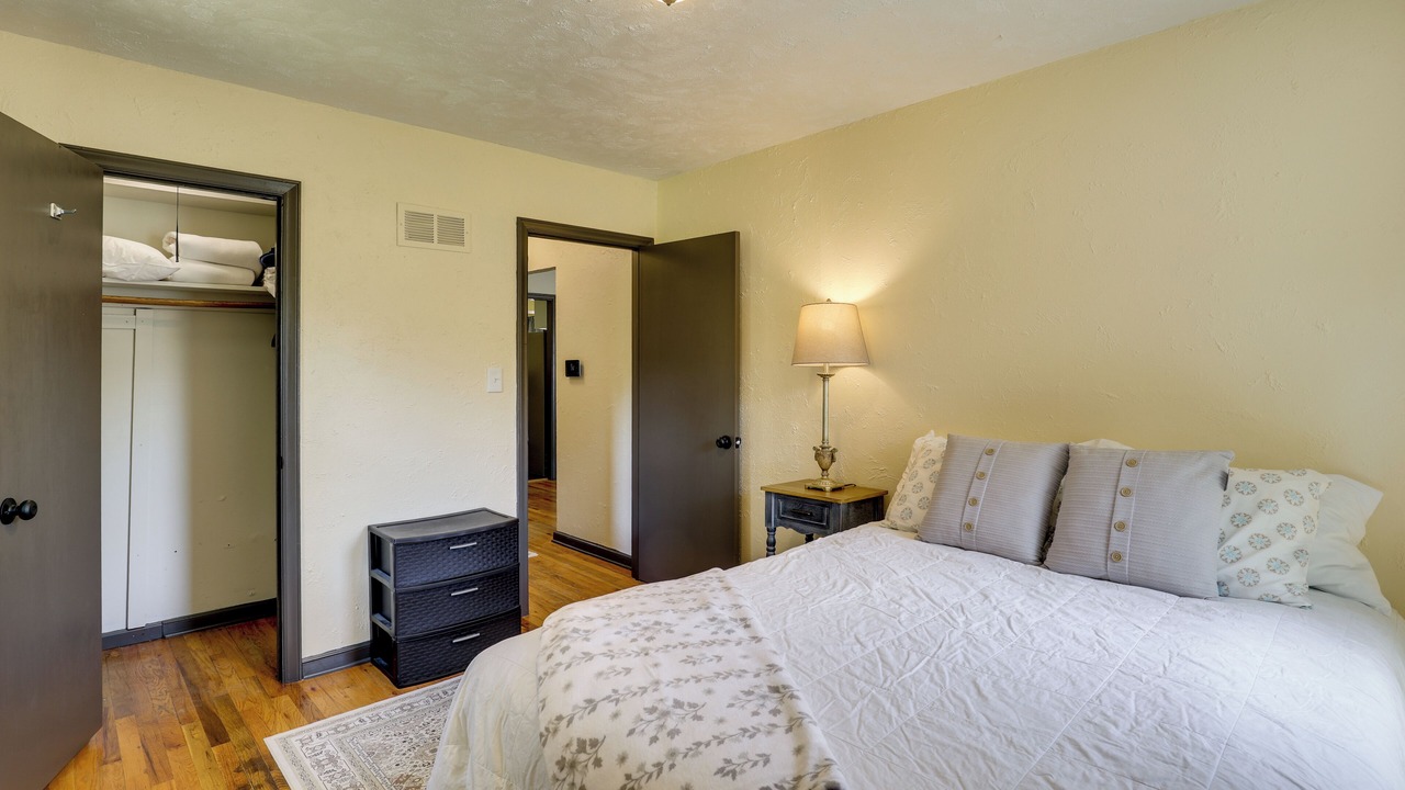 Photo of Bedroom in Pleasant Valley