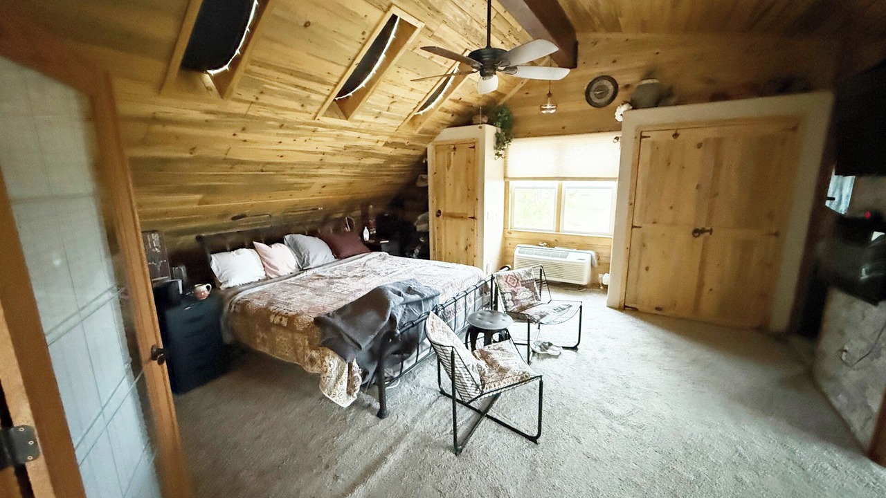 Photo of Bedroom in Lincoln County