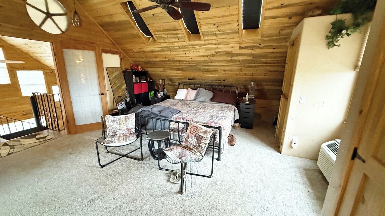 Photo of Bedroom in Lincoln County