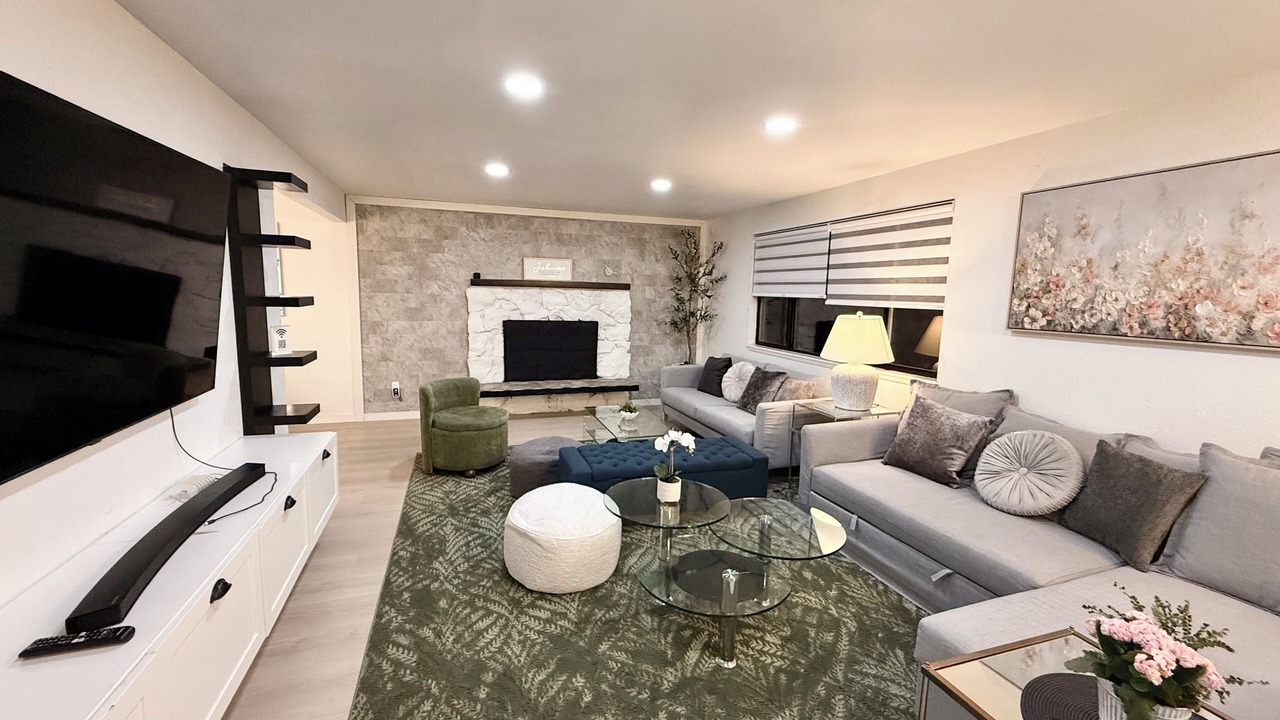 Photo of Livingroom in Picnic Point-North Lynnwood