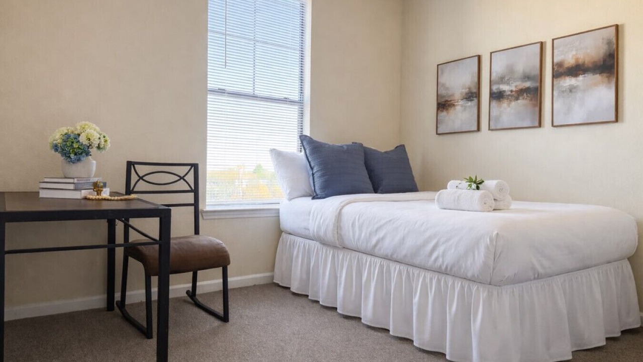 Photo of Bedroom in Central Arlington