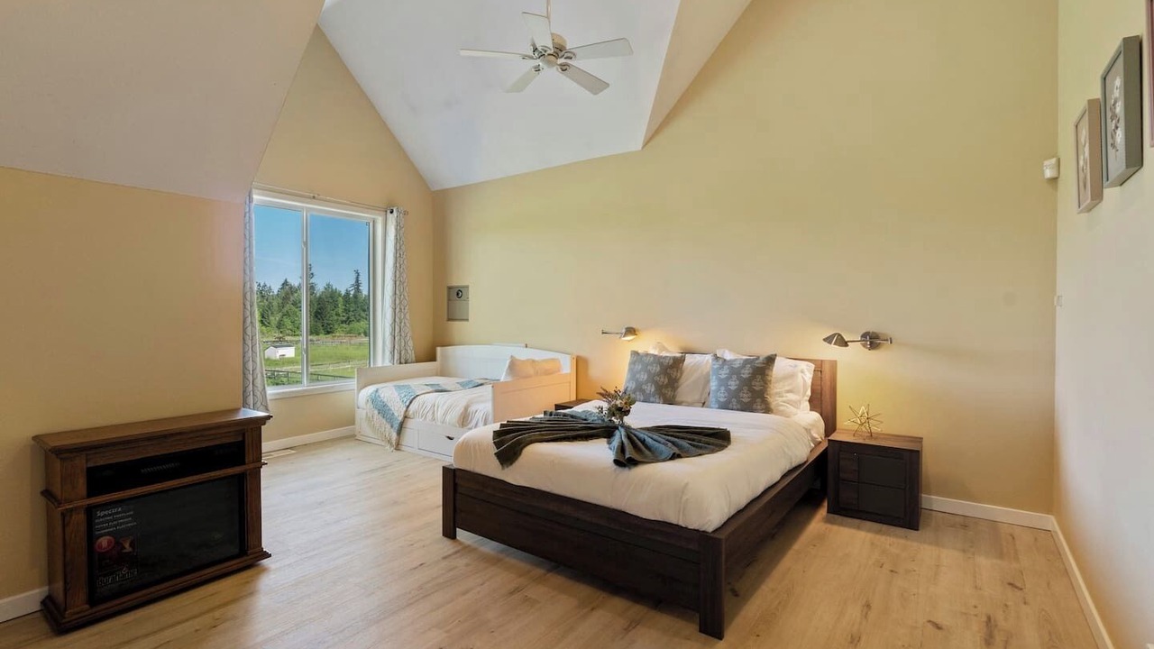 Photo of Bedroom in Eatonville