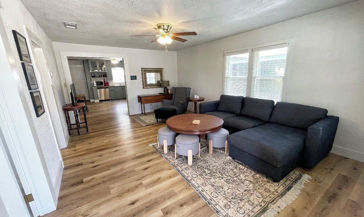 Photo of Livingroom in Plainview