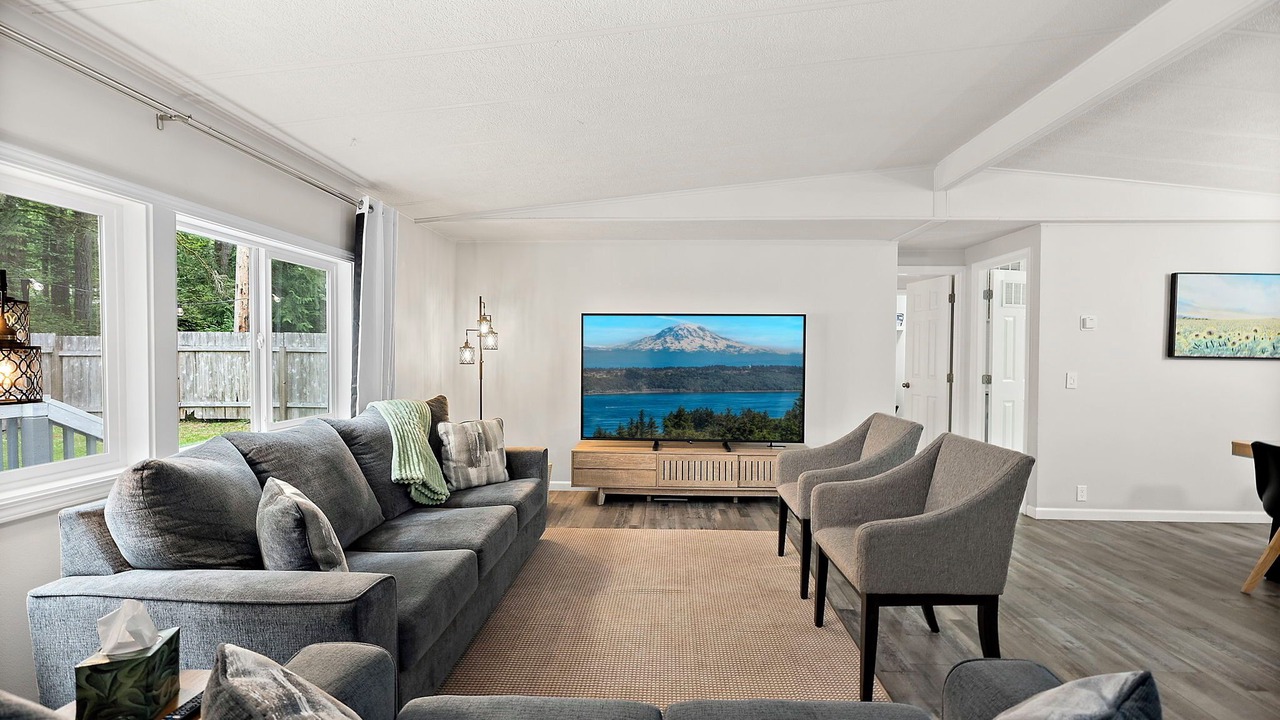 Photo of Livingroom in Olalla