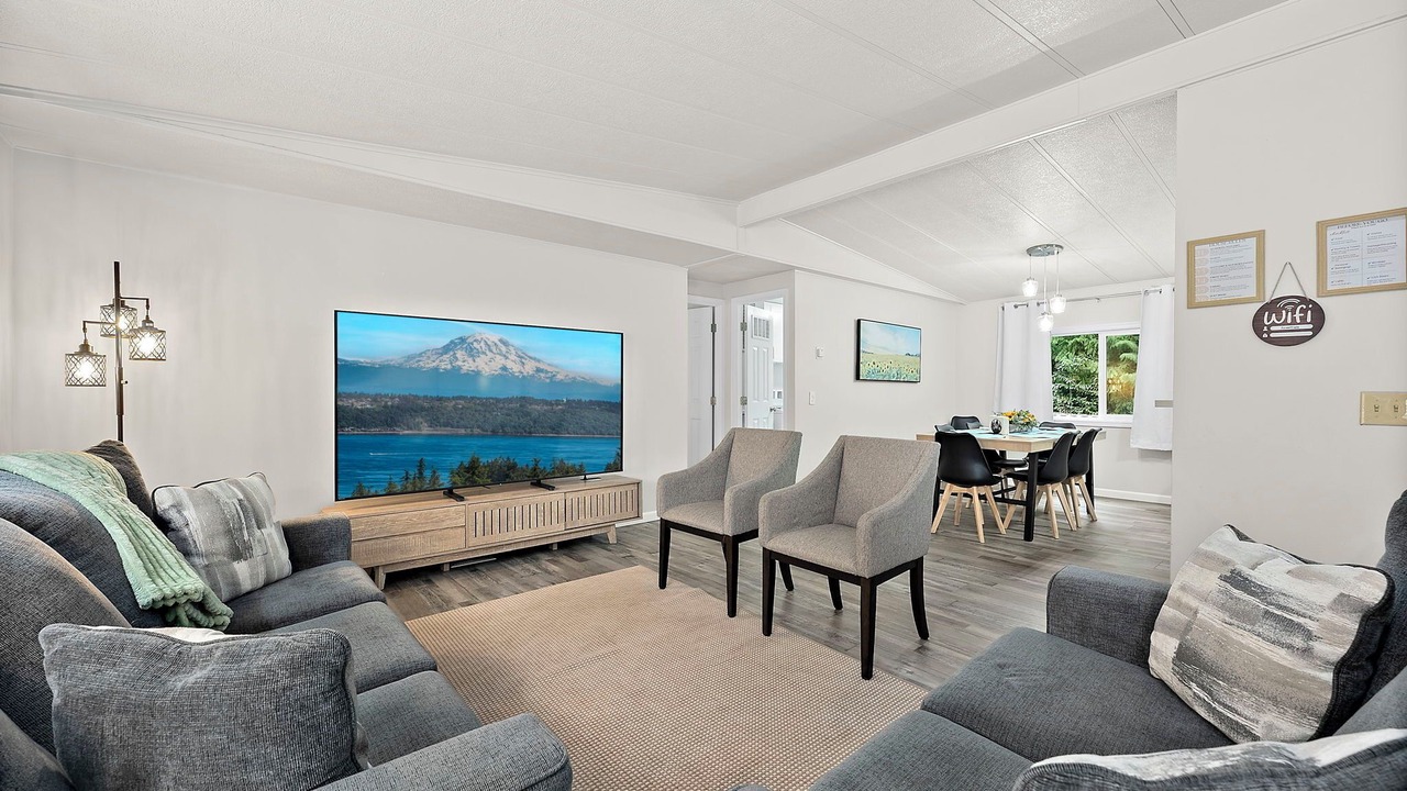 Photo of Livingroom in Olalla