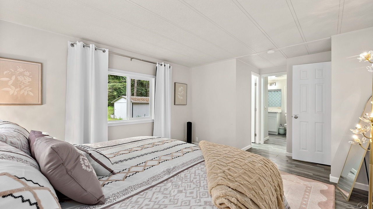 Photo of Bedroom in Olalla