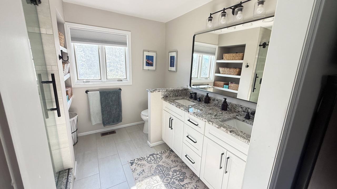 Photo of Bathroom in Pleasant Park Corridor