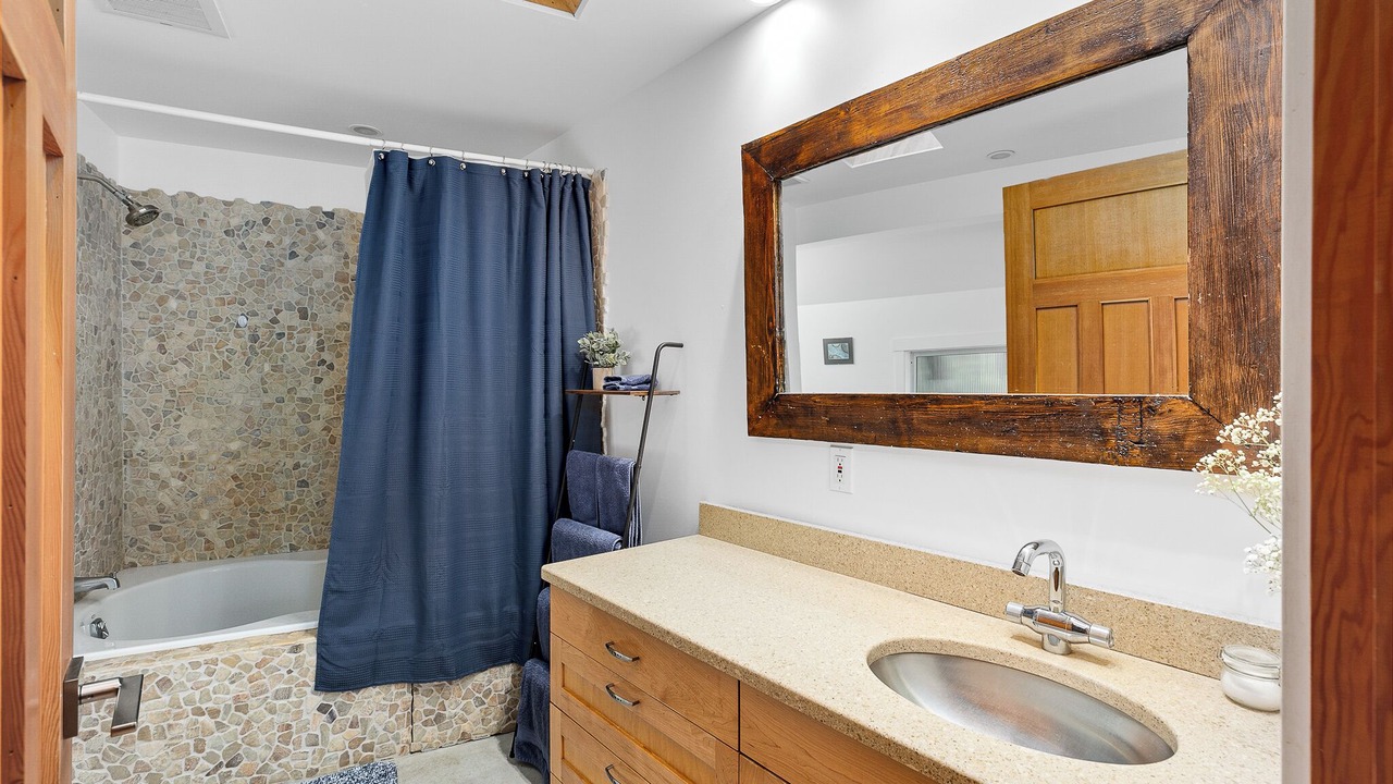 Photo of Bathroom in Rollingbay