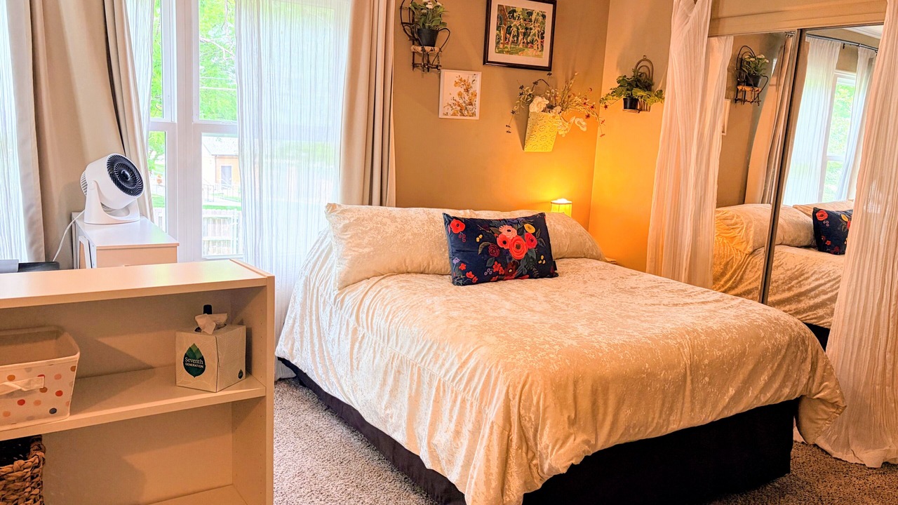 Photo of Bedroom in Roeland Park