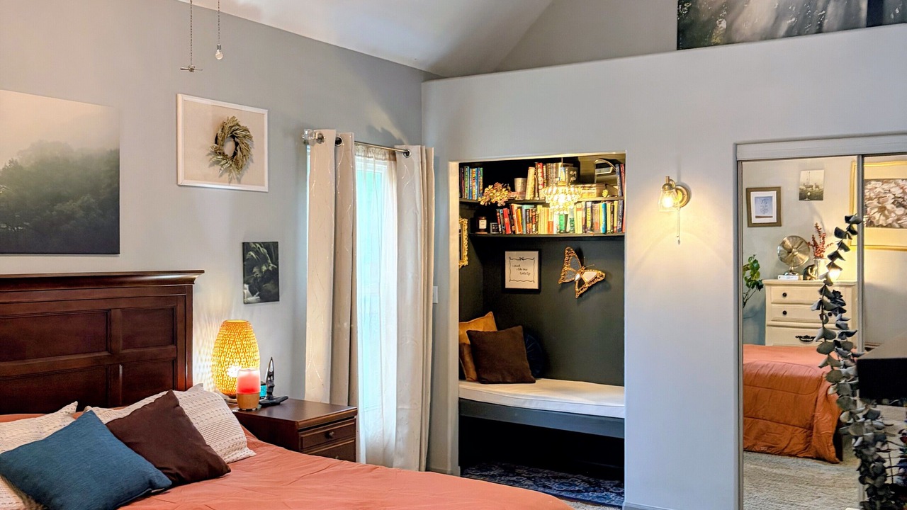 Photo of Bedroom in Roeland Park
