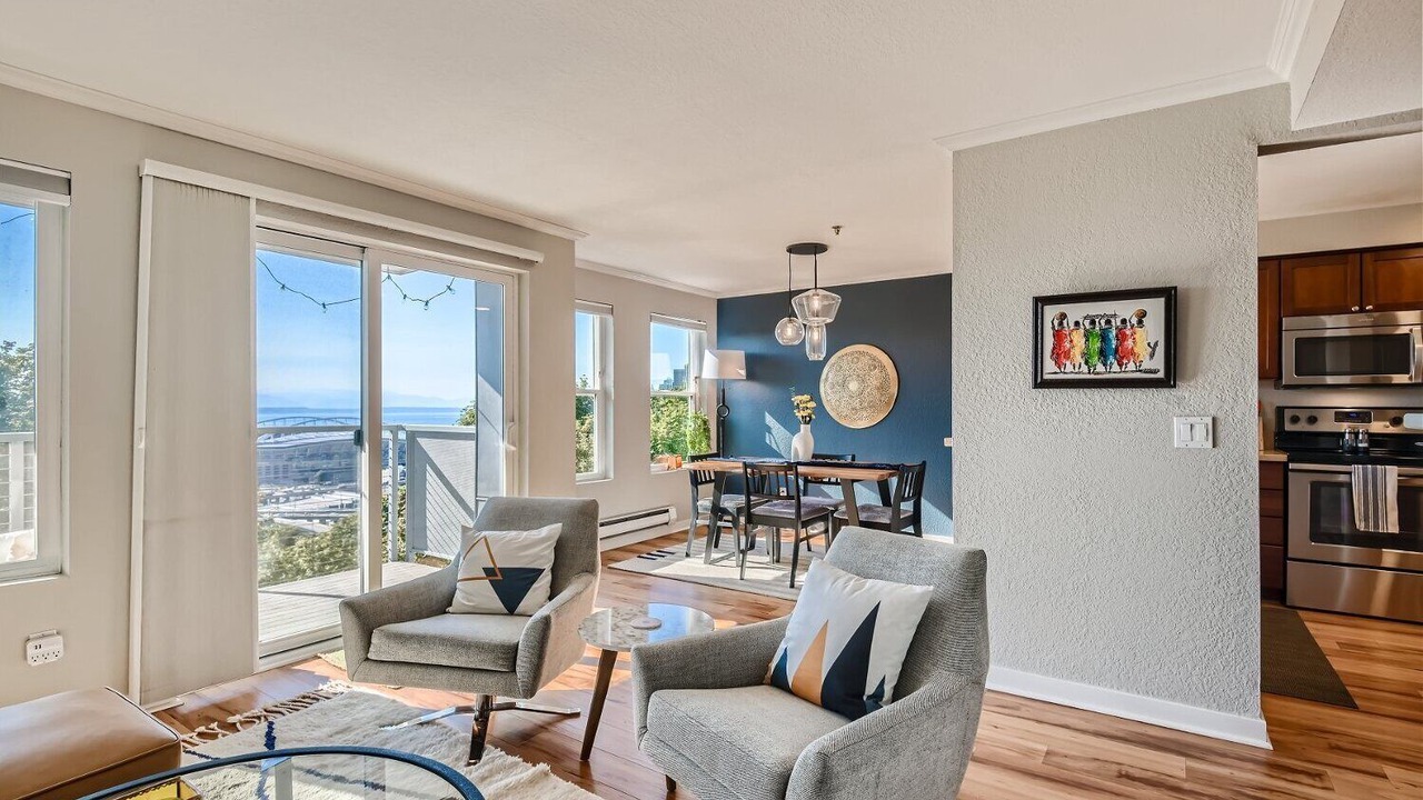 Photo of Livingroom in North Beacon Hill