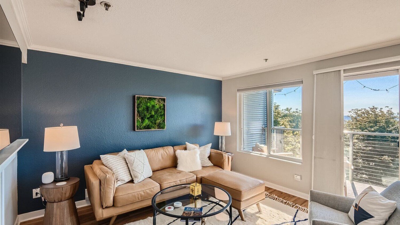 Photo of Livingroom in North Beacon Hill