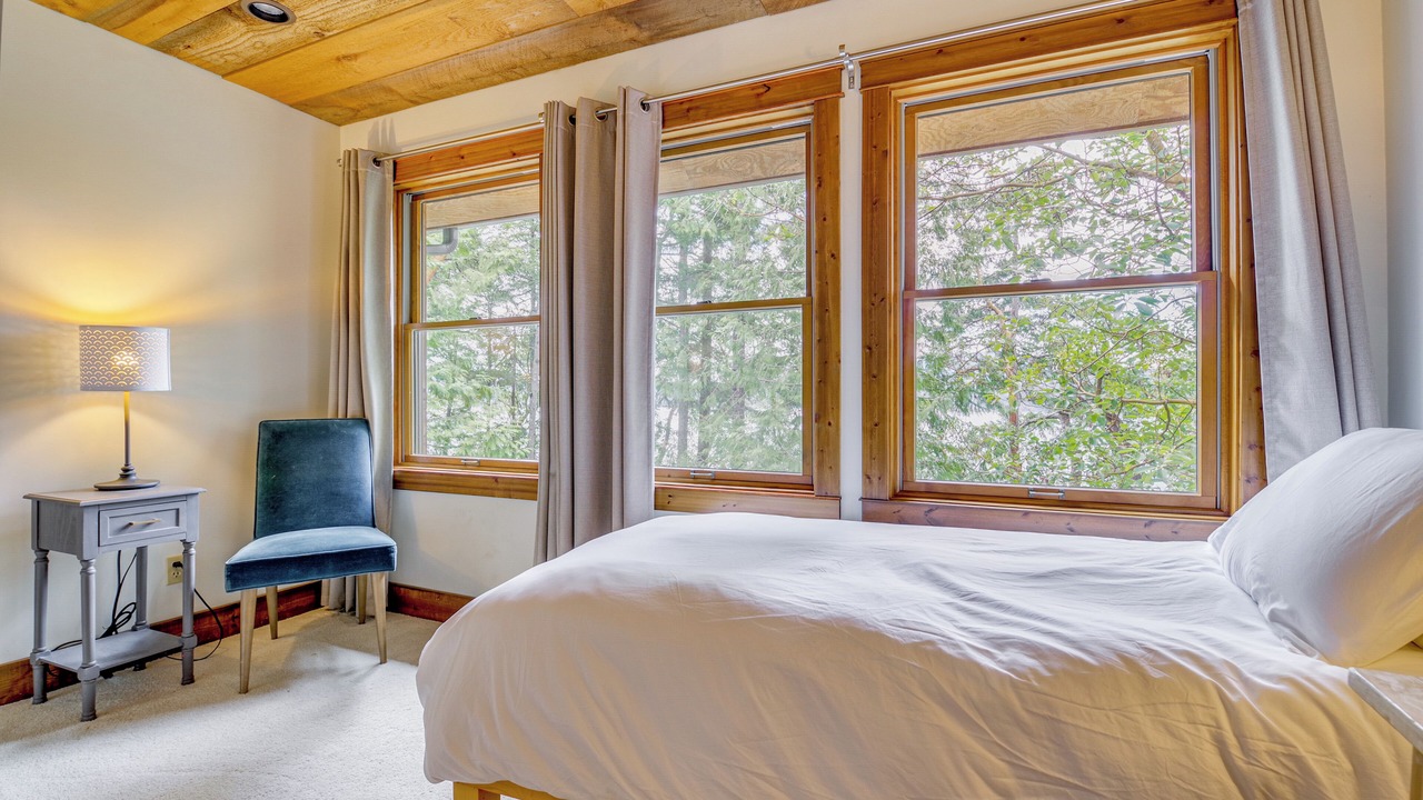 Photo of Bedroom in Eastsound
