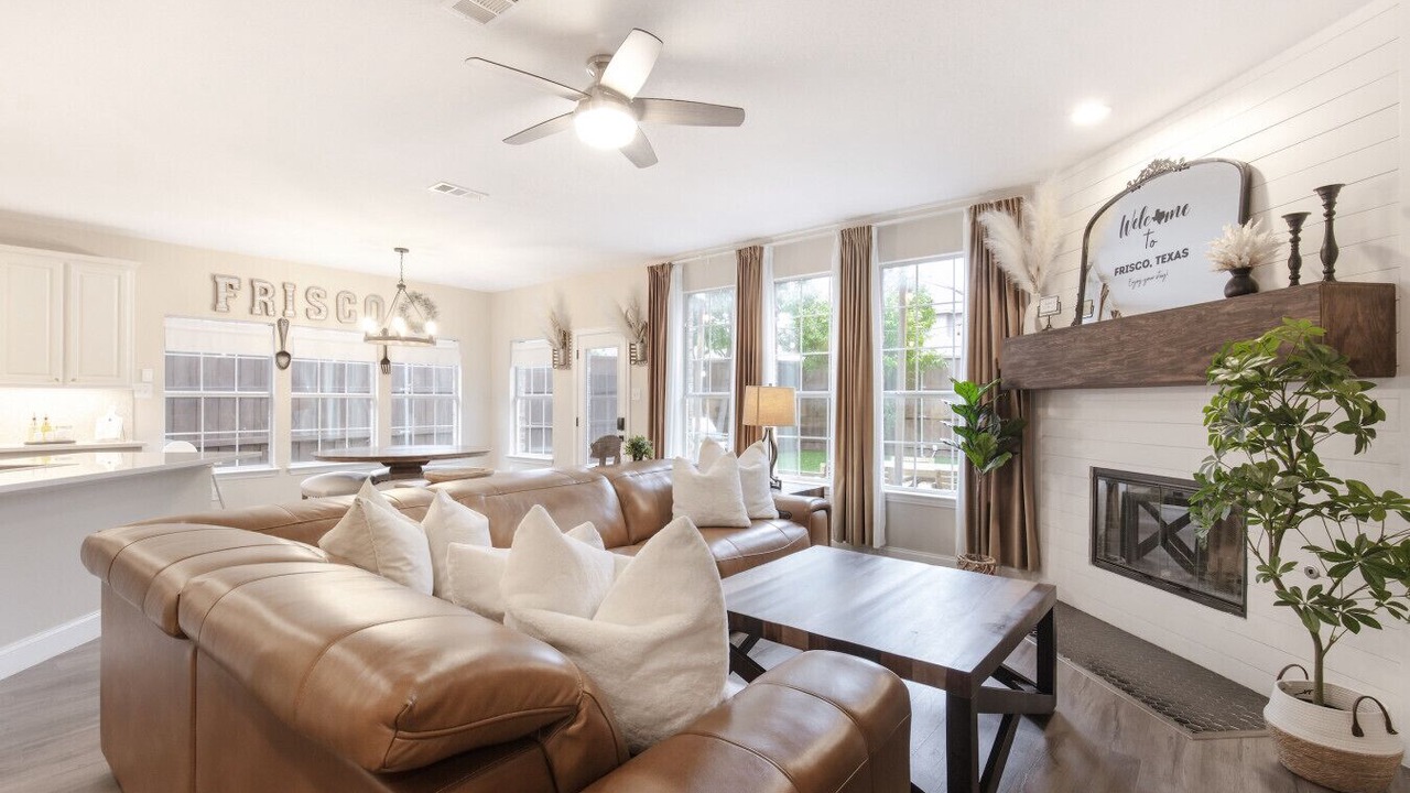 Photo of Livingroom in Panther Creek Estates