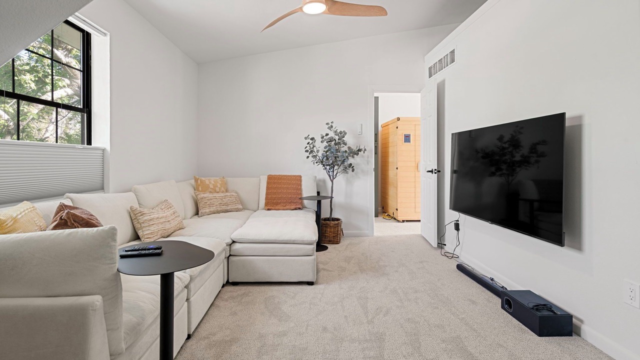 Photo of Livingroom in Whittier