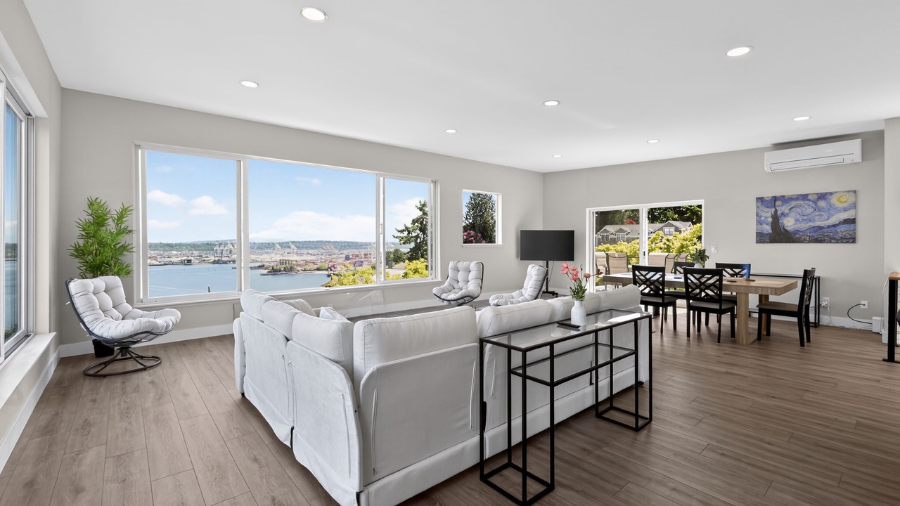 Photo of Livingroom in North Admiral