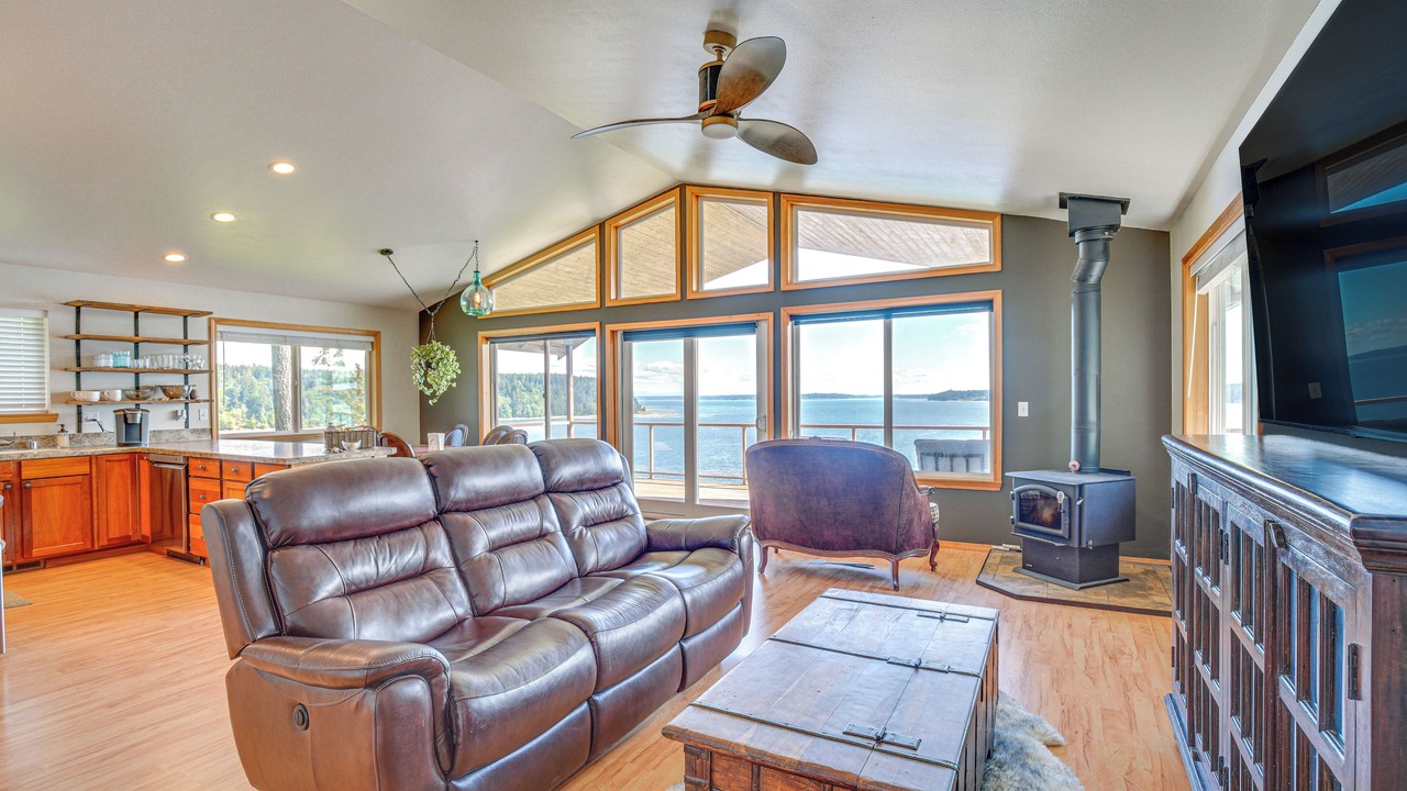 Photo of Bedroom in Lakebay