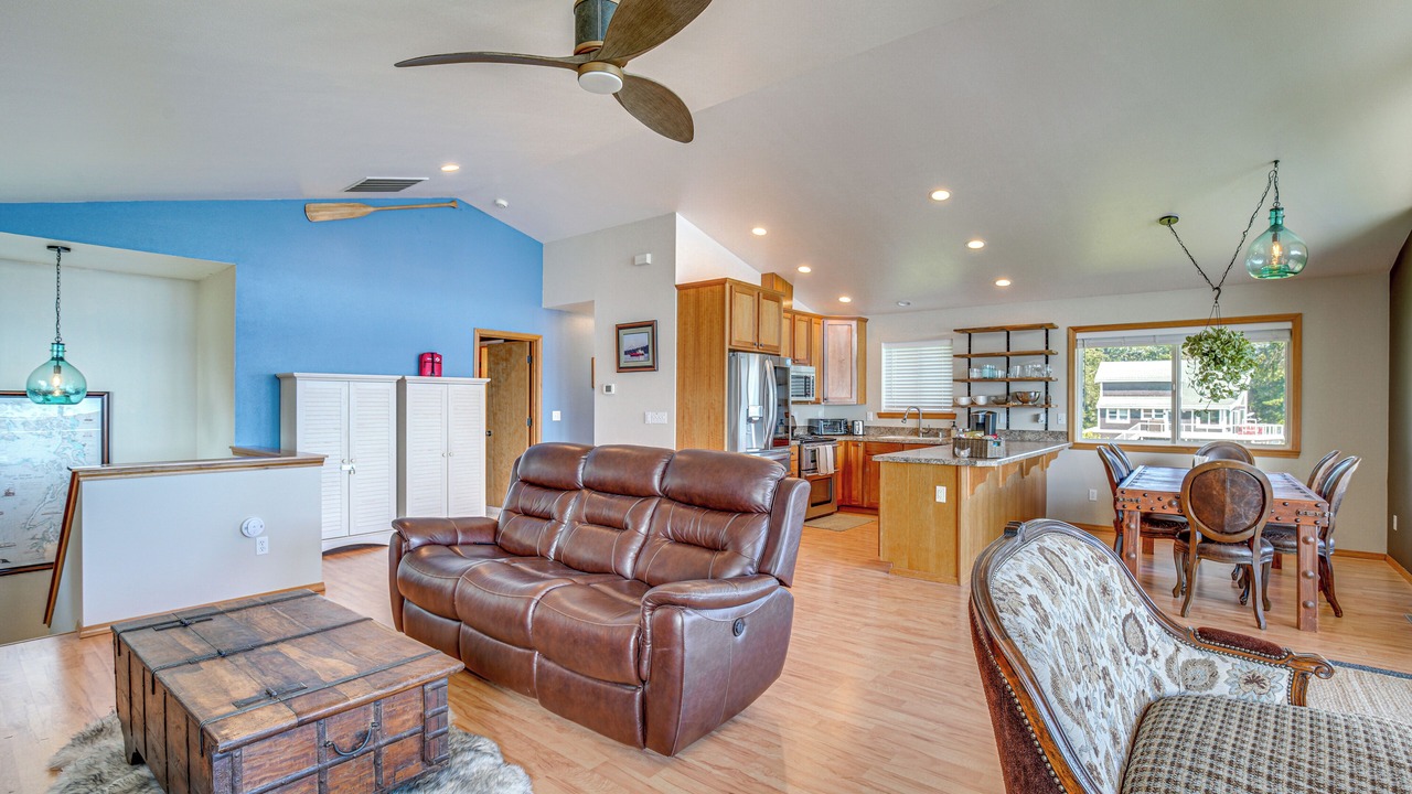 Photo of Livingroom in Lakebay