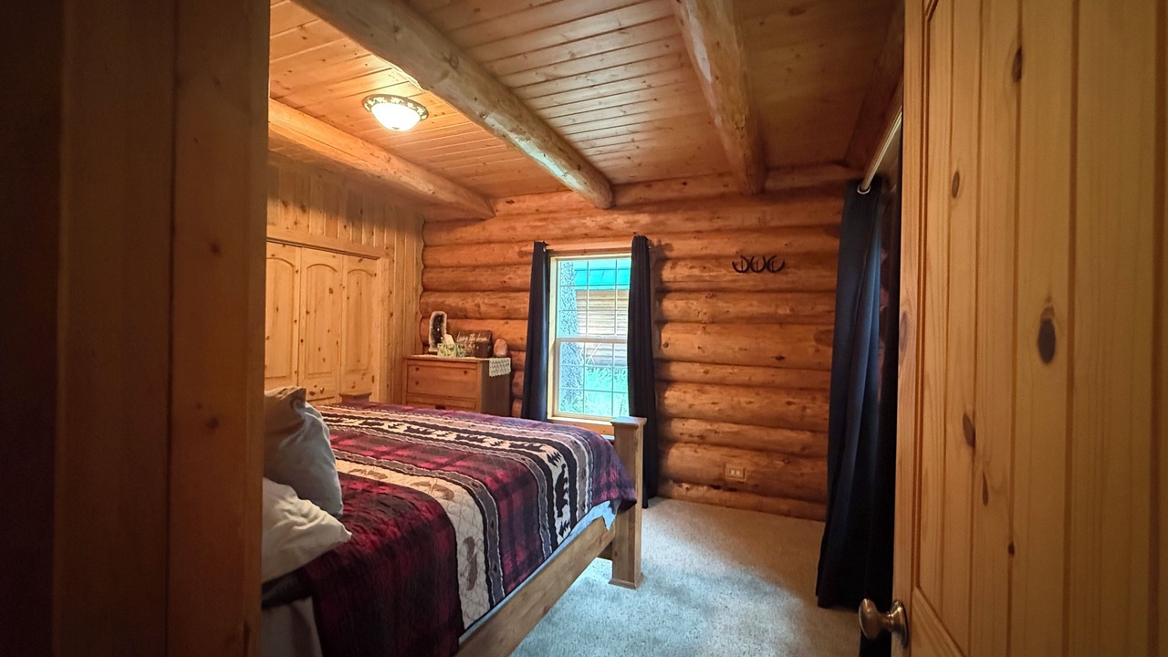 Photo of Bedroom in Enterprise